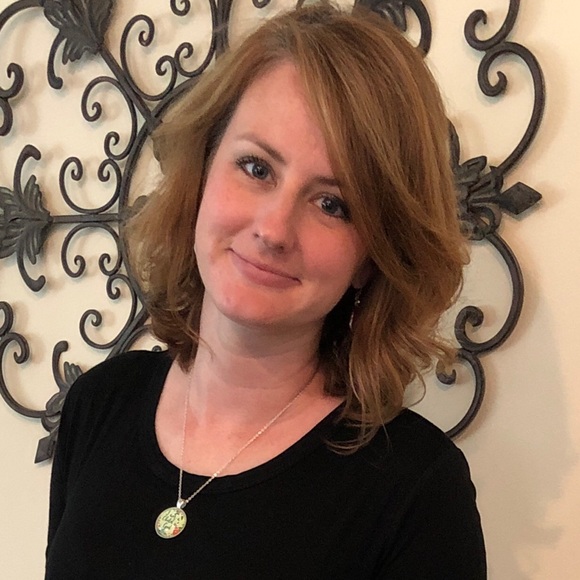 Meet your Posher, Leah - Picture 1 of 1